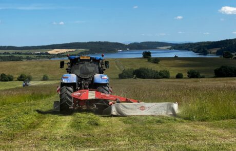 Pokos pícnin s žací kombinací Kuhn | AGROFARMA DUBNICE