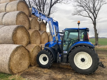 Nakládka balíků slámy | AGROFARMA DUBNICE