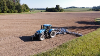 Příprava půdy na setí polními smyky | AGROFARMA DUBNICE