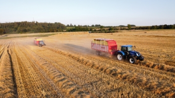 Sběr slámy vozy Pottinger Faro a Jumbo 2 | AGROFARMA DUBNICE