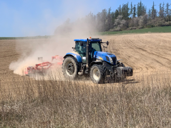 Příprava půdy kompaktorem | AGROFARMA DUBNICE